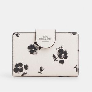 NWT Coach Outlet Medium Corner Zip Wallet With Floral Print